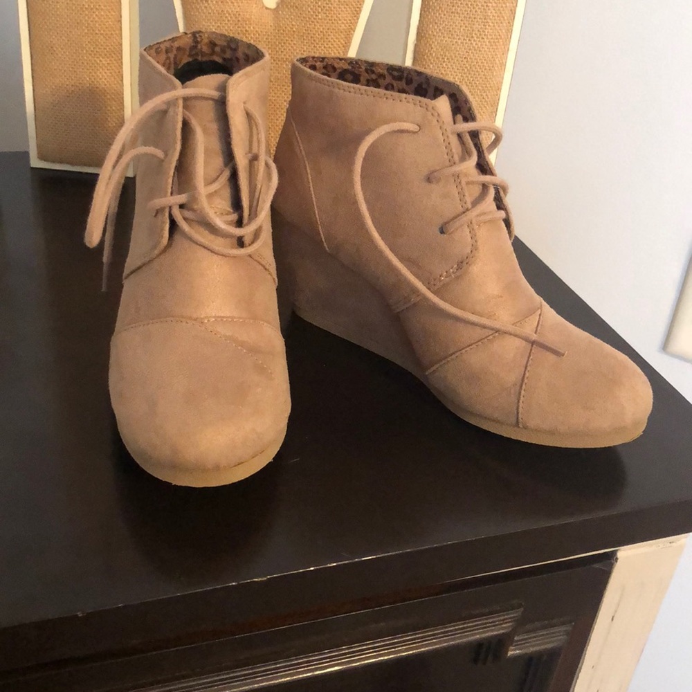 Tan wedge boots